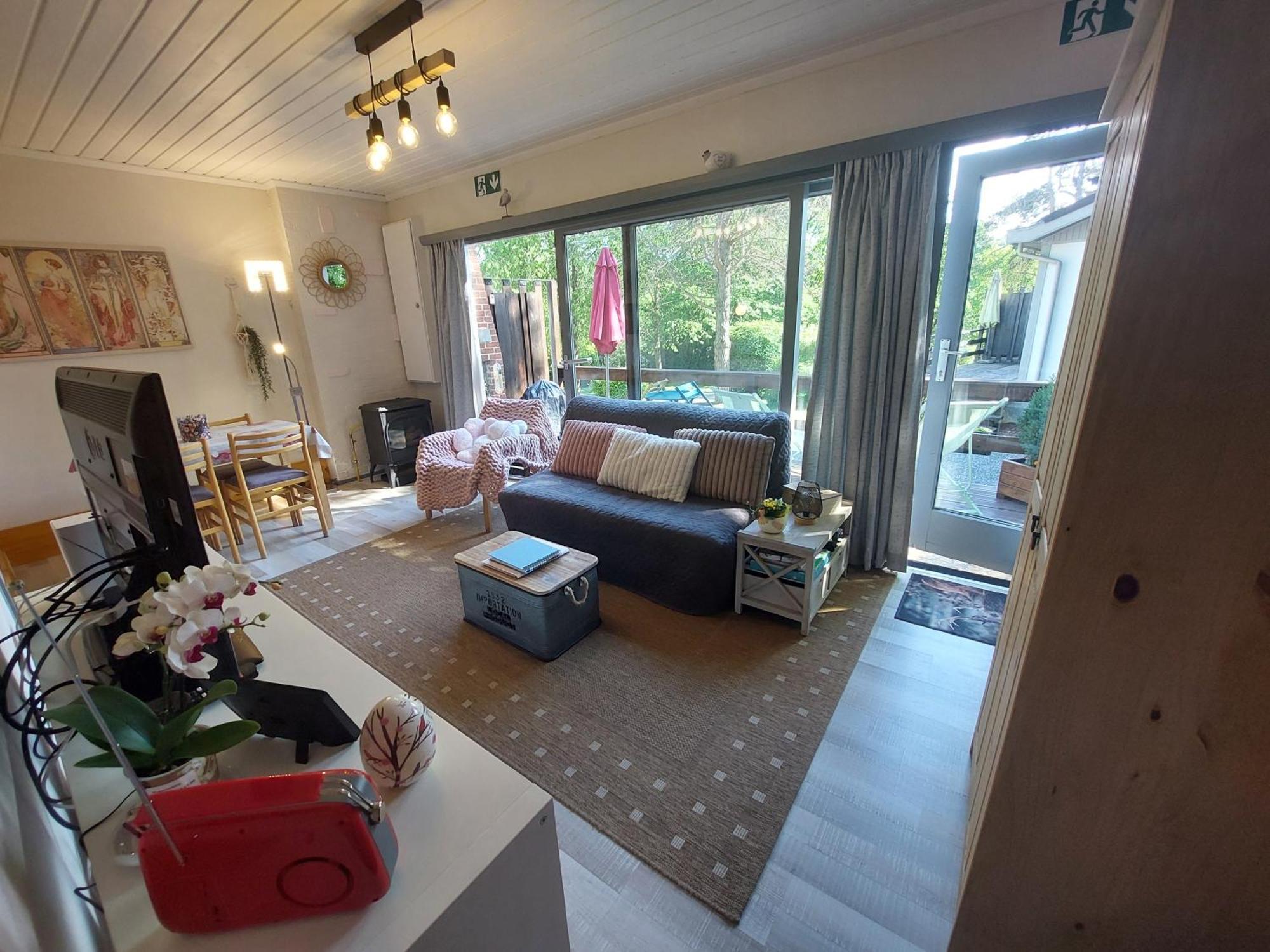 Waulsort Le Petit Chalet - Bungalow מראה חיצוני תמונה