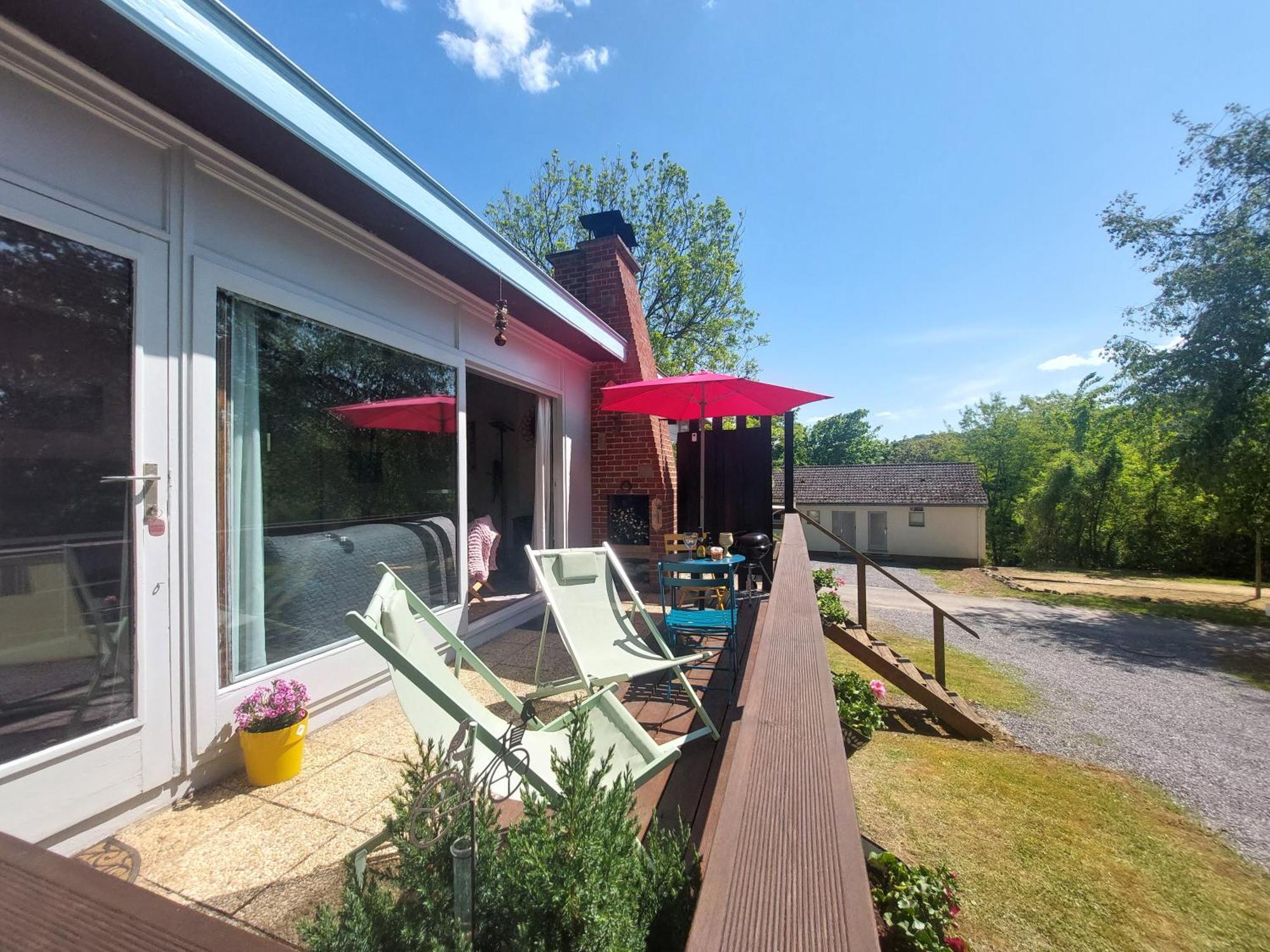 Waulsort Le Petit Chalet - Bungalow מראה חיצוני תמונה